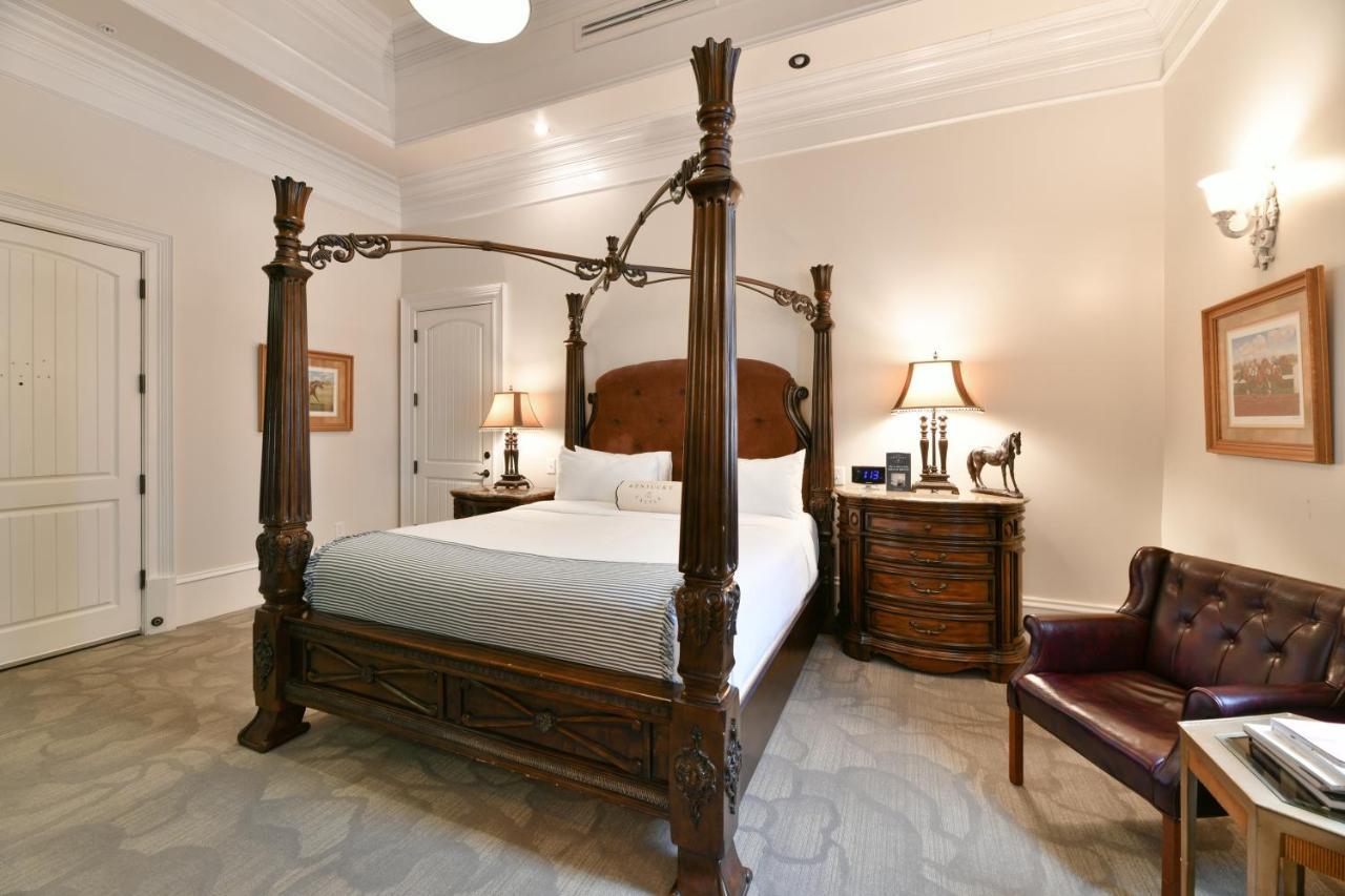 Kentucky Castle Hotel Versailles Ngoại thất bức ảnh