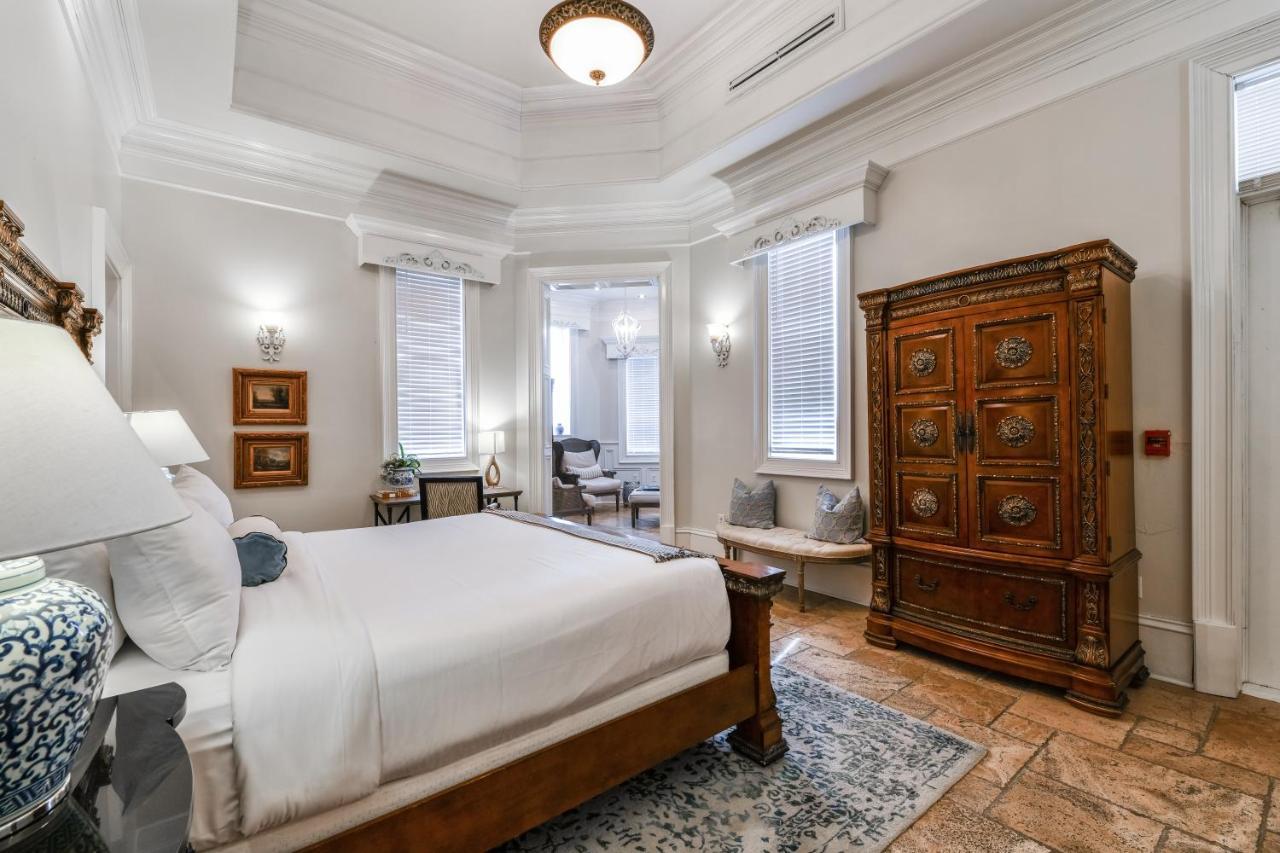 Kentucky Castle Hotel Versailles Ngoại thất bức ảnh