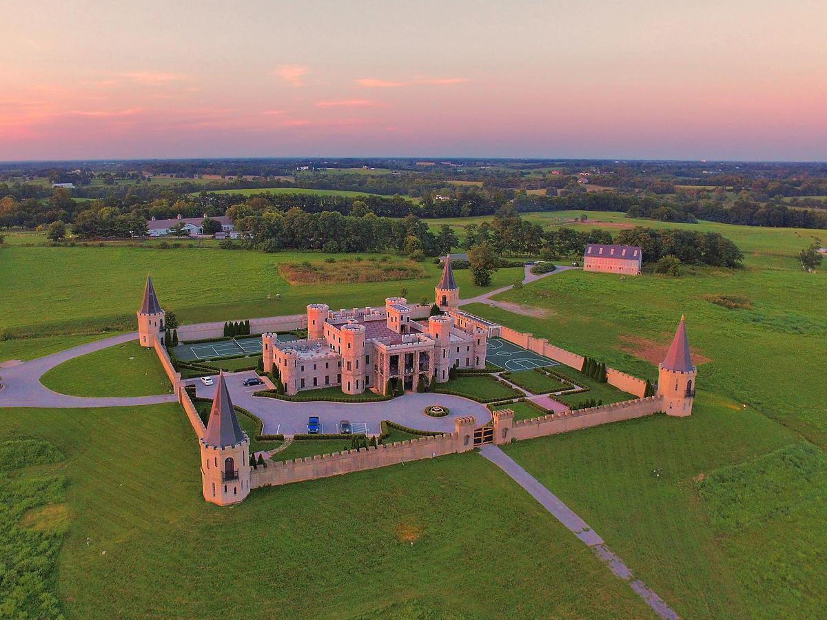 Kentucky Castle Hotel Versailles Ngoại thất bức ảnh