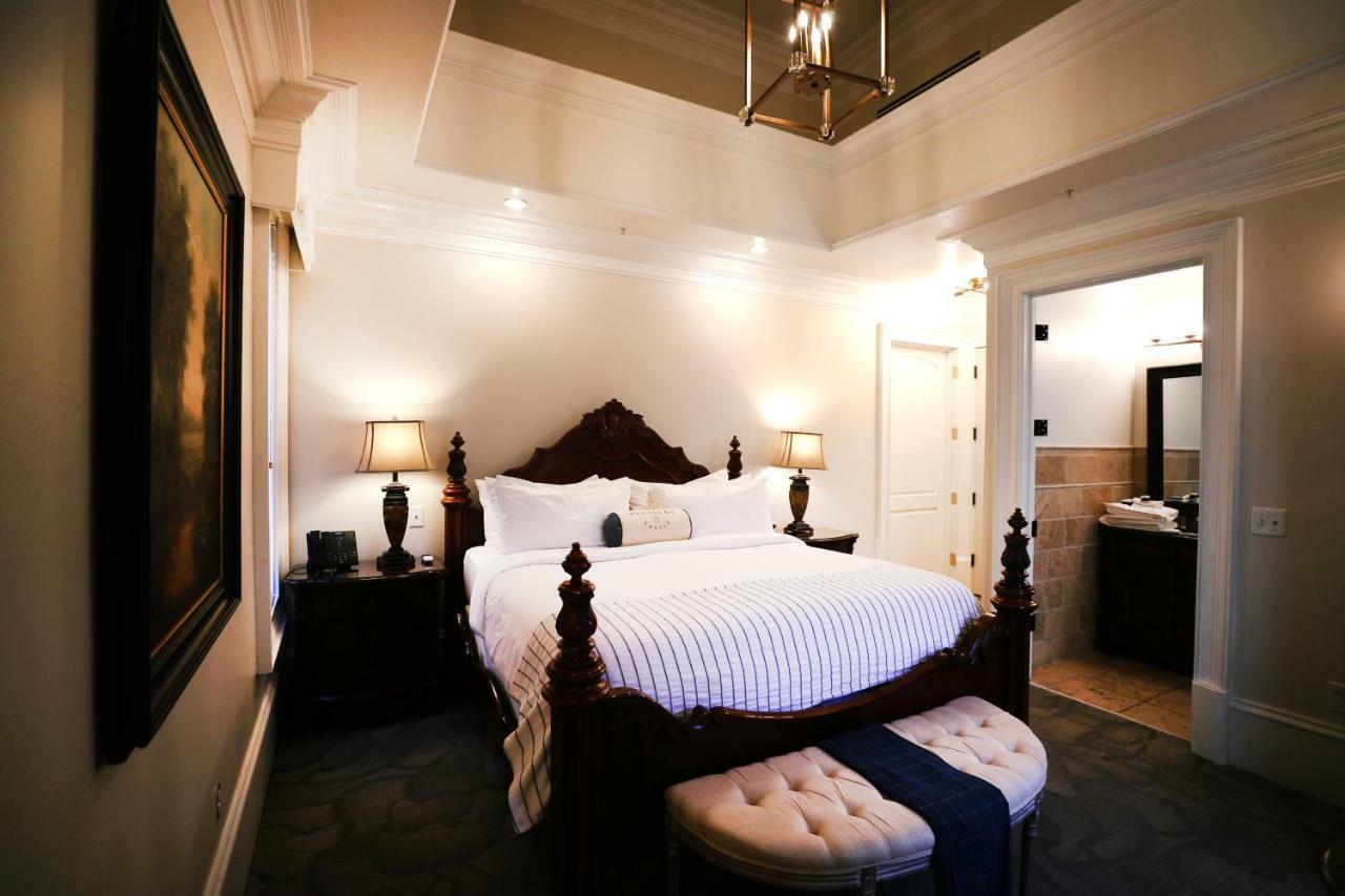 Kentucky Castle Hotel Versailles Ngoại thất bức ảnh