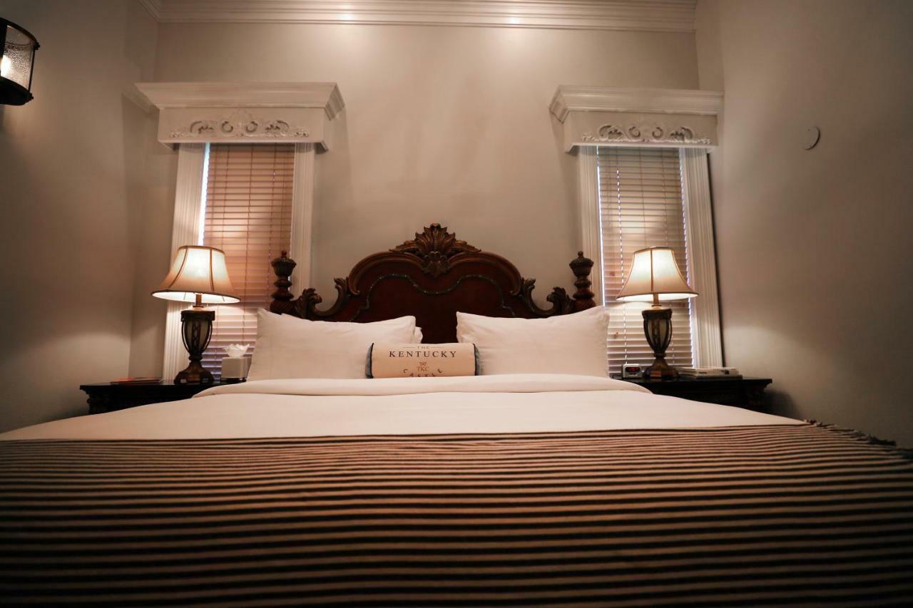 Kentucky Castle Hotel Versailles Ngoại thất bức ảnh