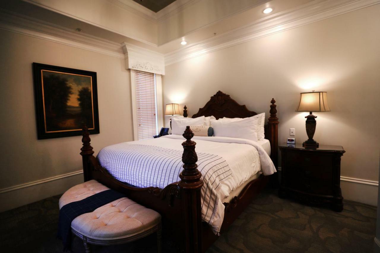 Kentucky Castle Hotel Versailles Ngoại thất bức ảnh